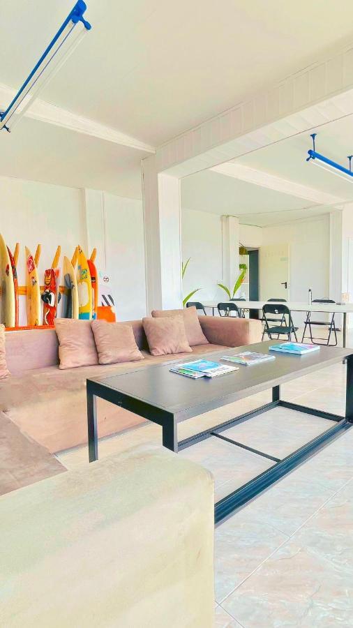 Area Surf House Hostel Muros Bagian luar foto